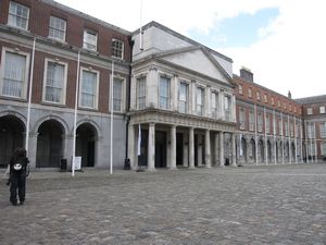 The Dublin Castle doesn't look like much of castle.  The main entrance has steps, but staff can open a door to the right which has a ramp.