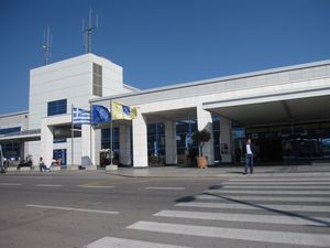 The Athens airport has level access at the exit.