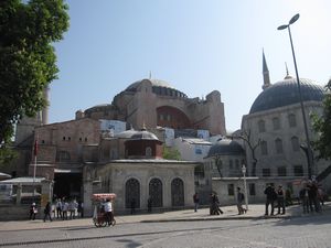 The entrance to the Hagia Sophia ia on the left side of this picture. There is level access.