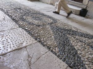 The harem is accessed from the left side of the second courtyard and has some 3 star smooth cobblestones.