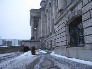 There is a ramp at the Reichstage on the right side of the building (southwest corner).