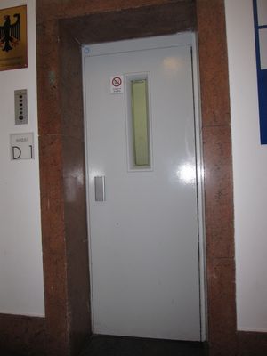 The door to the elevator is 71 cm wide which was okay for my wheelchair but may be too narrow for other wheelchairs.