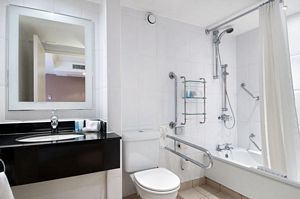 Image of Hilton London Green Park accessible bathroom