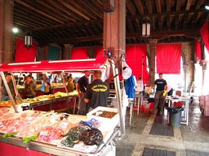 Description: C:\Users\John\Documents\1European WC travel 2\1 Reviews\!Venice\!OverviewPics\Excursions\Rialto\ST300_Fish Market.jpg