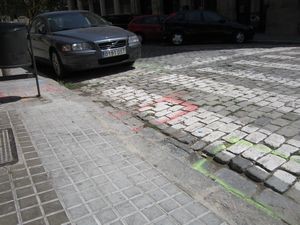 barcelona-wheelchair-cobblestones