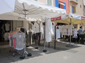 Outdoor markets for shopping