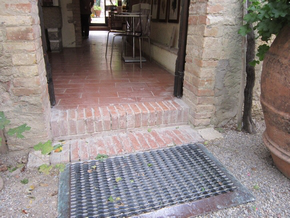 Article - San Felice, accessible Tuscany winery and villa 2-2759