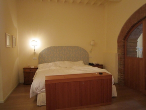 Article - San Felice, accessible Tuscany winery and villa 2-3894